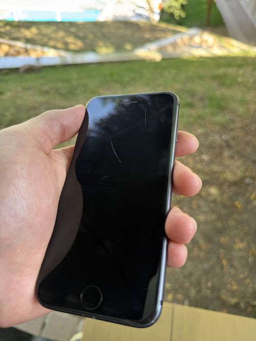 iPhone 8 64g/100%