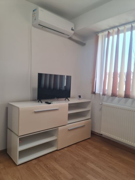 Inchiriez apartament