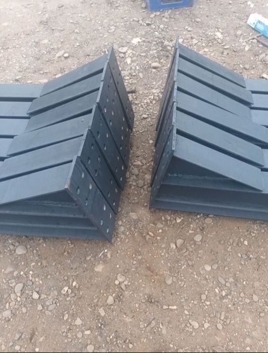 Vând 4ferme metalice la 10m din ipe160