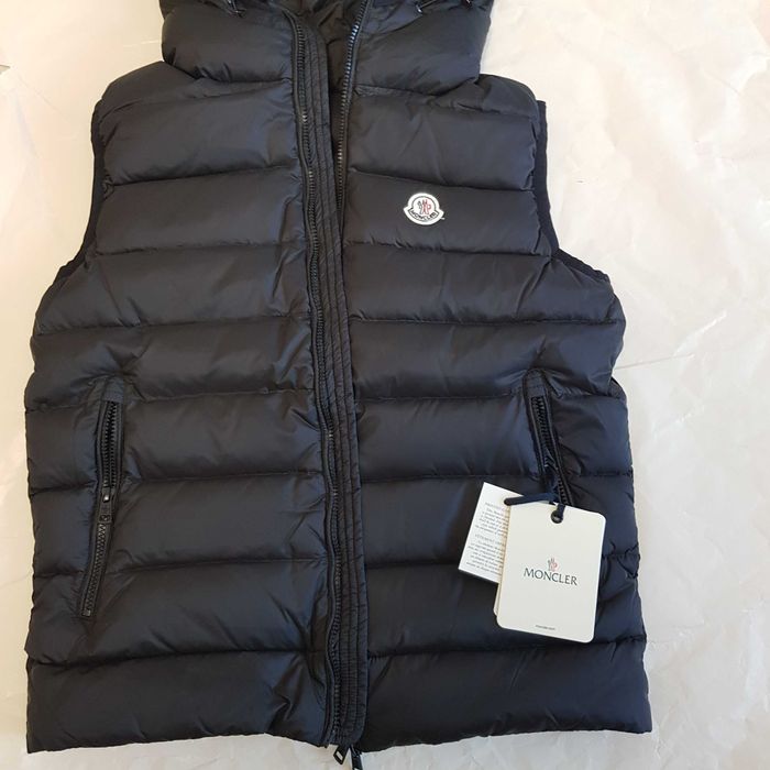 Vesta usoara M o n c l e r  / cu puf de gasca M- oferta !