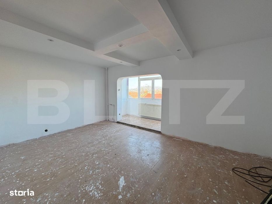 Apartament 3 camere, decomandat - zona Velenta