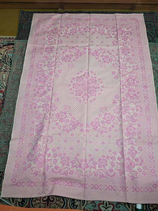Покрывало размером 140х212 см.