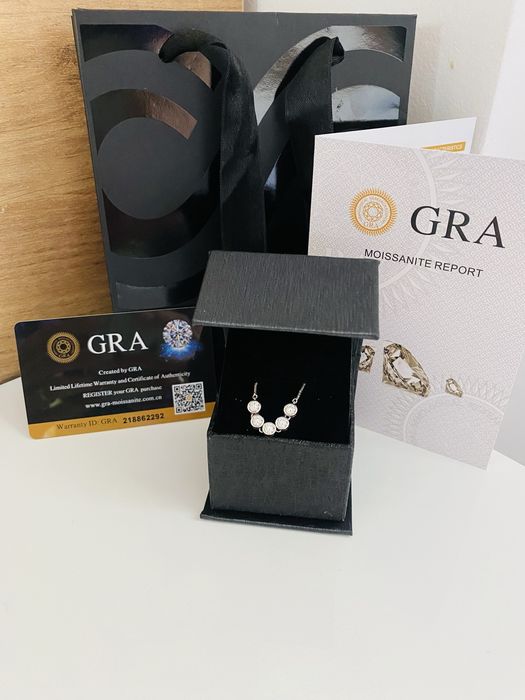 Сребърно колие с Мойсенит