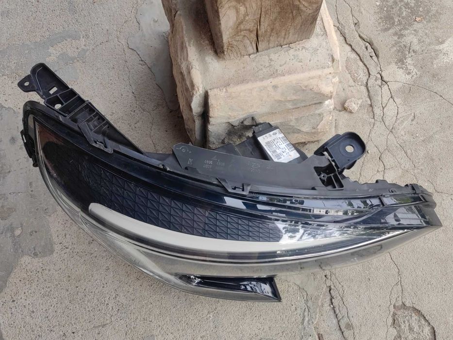 Фар Renault Clio 5 LED 19-23г. Десен / Фар Рено Клио 5 Оригинален