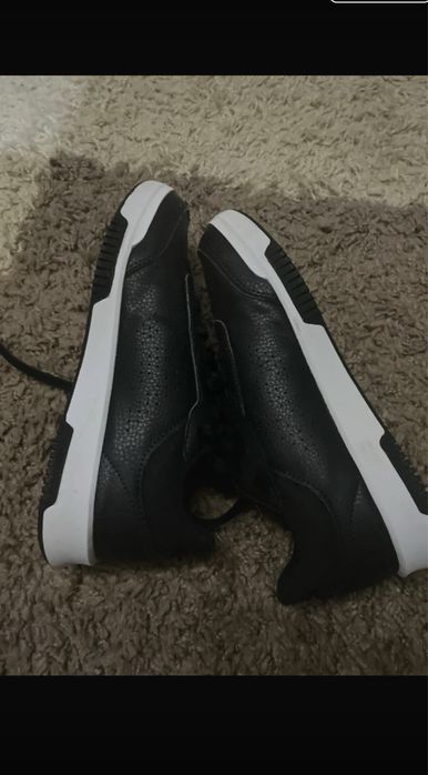 Adidasi negri adidas