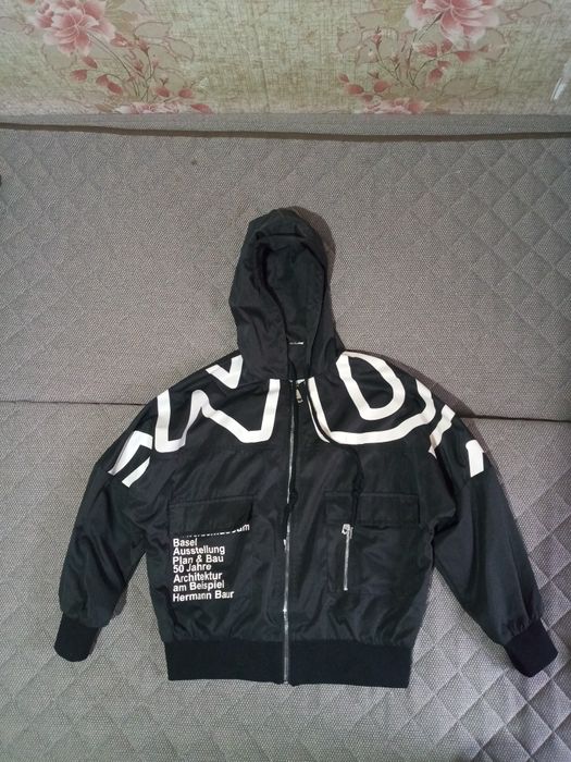 Продам ветровку для девочек