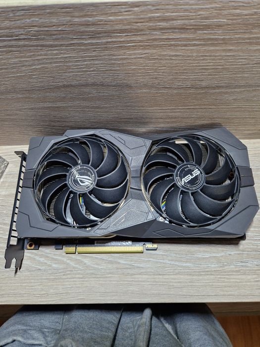 Asus Rog Strix gtx 1660 super Bradet •