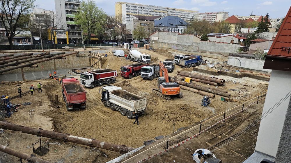 Excavator de inchiriat