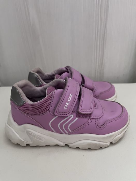 Кроссовки на девочку 24р