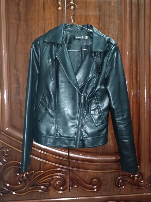 Holati yaxshi koja kostyum