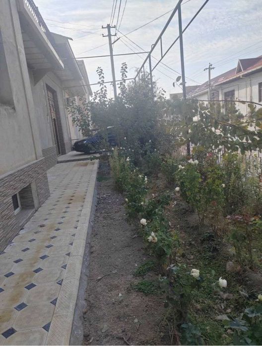 6 хонали, 6 сотикдан иборат булган ховли сотилади.