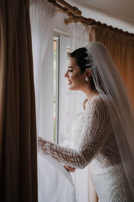 Rochie mireasa alba cu perle