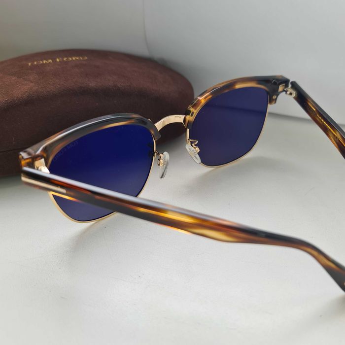 Солнцезащитные очки.