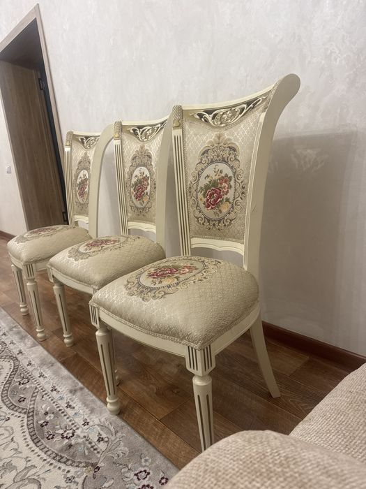 Продам деревяные стулья
