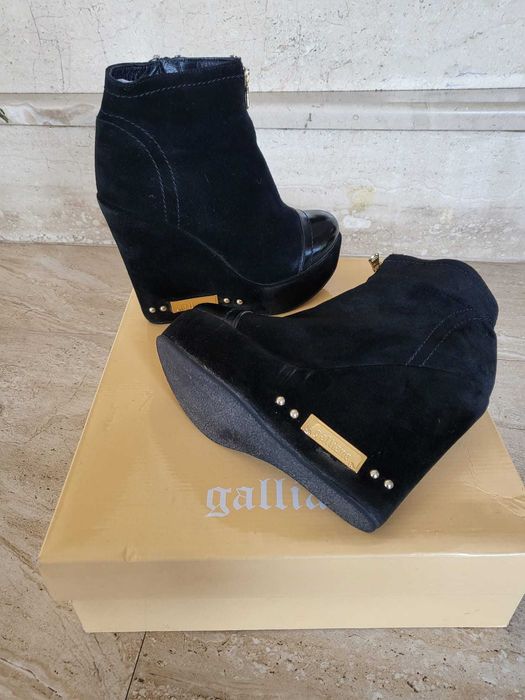 Маркови Боти платформа, Galliano