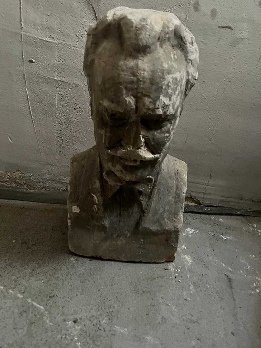 Vand statueta din piatra