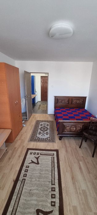 Inchiriez garsonieră,central,Govăndari Resița 33mp.