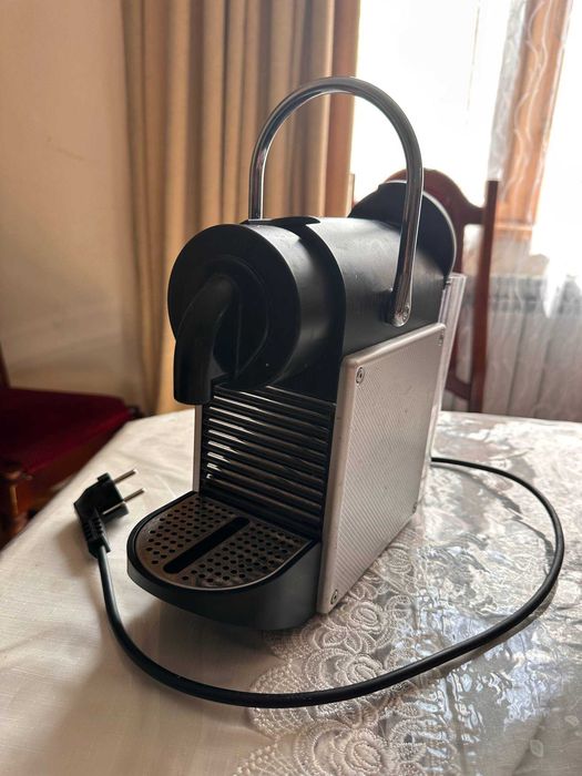 Продаю оригинальную кофемашину Nespresso Pixie D61