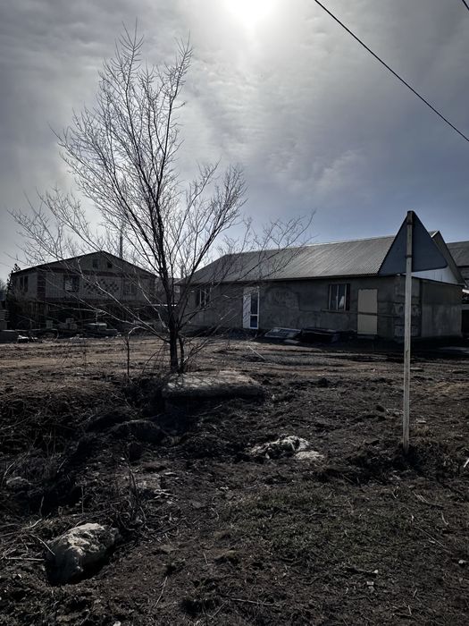 продам участок с постройкой