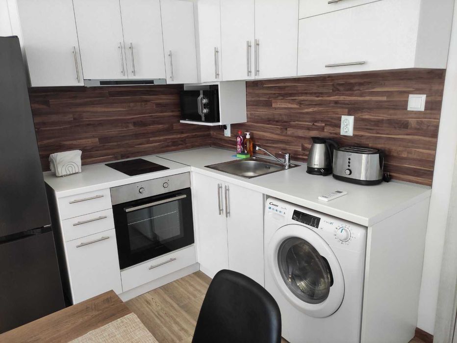 Дава се под наем Тристаен апартамент в Бургас, Център - 85 кв.м за 433.5 € - Снимка #4