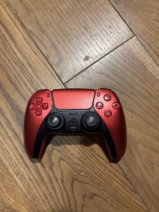 Playstation 5 с 6 игри и два контролера/ 1 TB