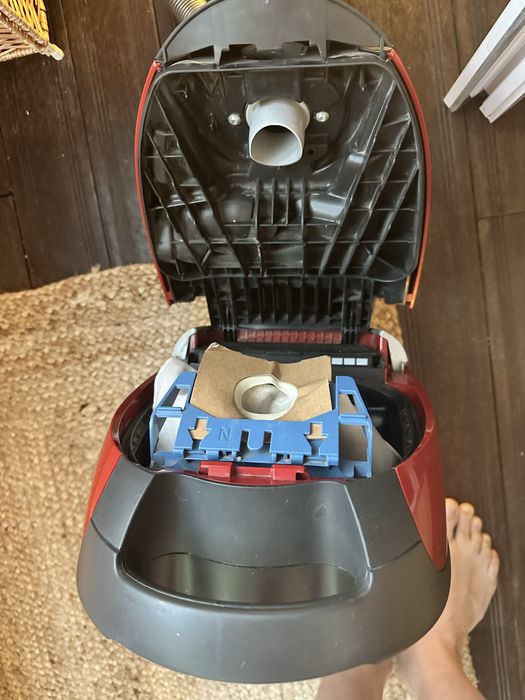 Miele Complete C3 Cat & Dog – Stare Impecabilă – Full Box