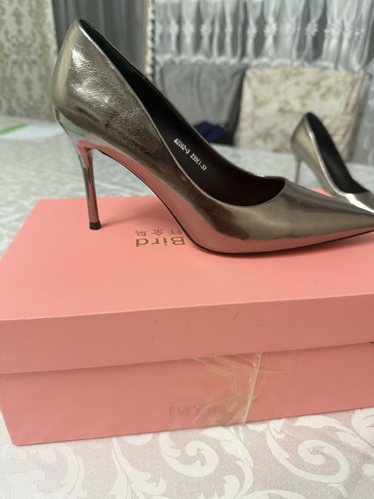 Продаю женские туфли