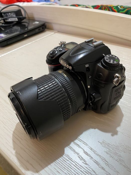 Никон 5200 екеу Канон 550д