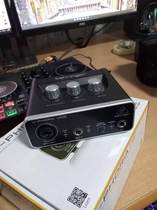 Звуковая карта Behringer u-phoria UM2