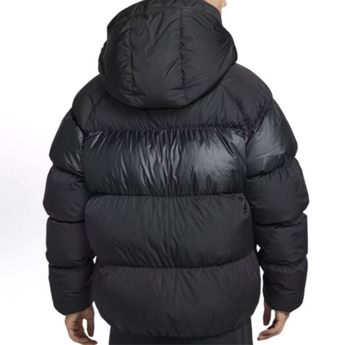 Продам пуховик Nike