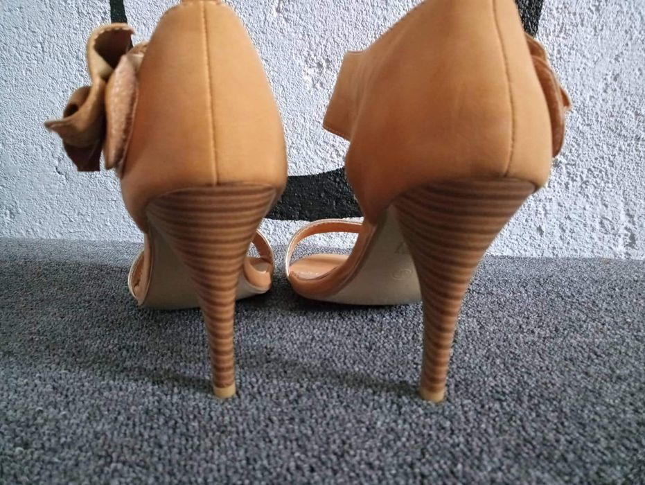 Сандали  на ток със панделка 38 номер