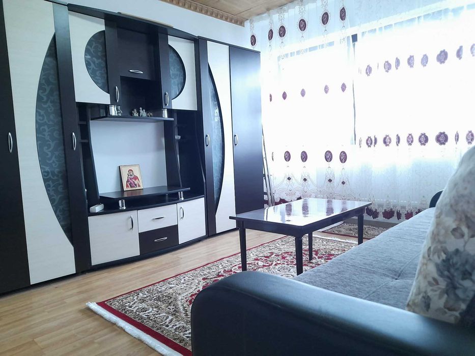 Închiriez garsonieră