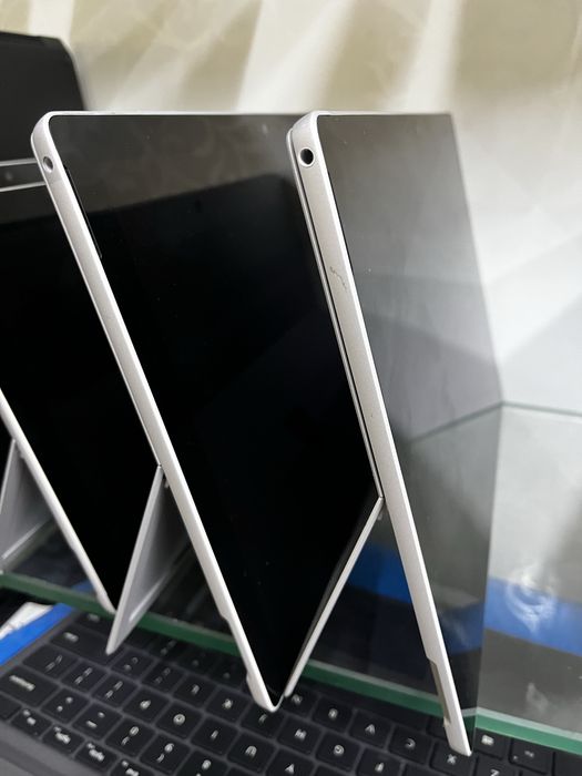 Microsoft Surface Pro 5 - планшет на Windows  intel m3 4gb 128ssd