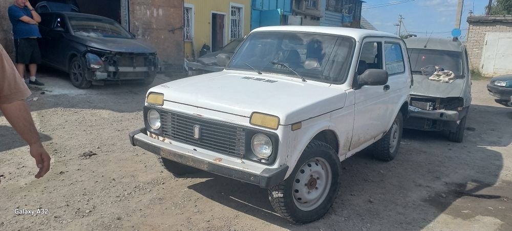 Капот, двери нива