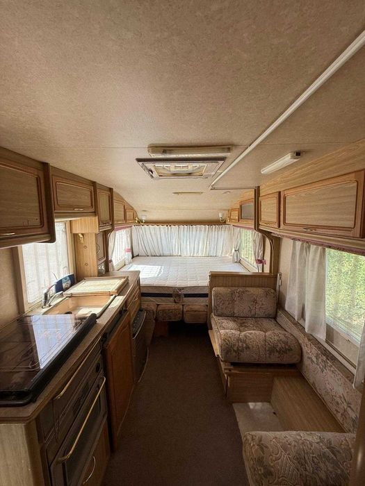 Rulotă Elddis Typhoon EX300 – Baie Mare cu Cabină Duș Separată – 4/5 Locuri