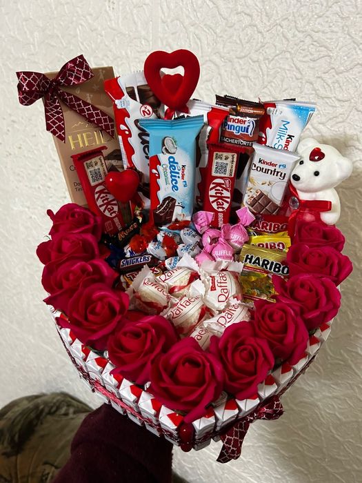 Aranjamente dulciuri, trandafiri de sapun Dragobete Martie Martisor