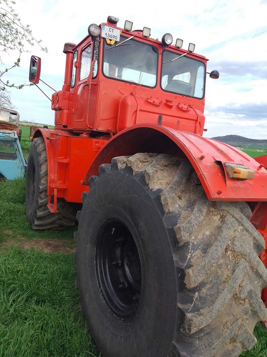 Трактор Ка 700 с плуг