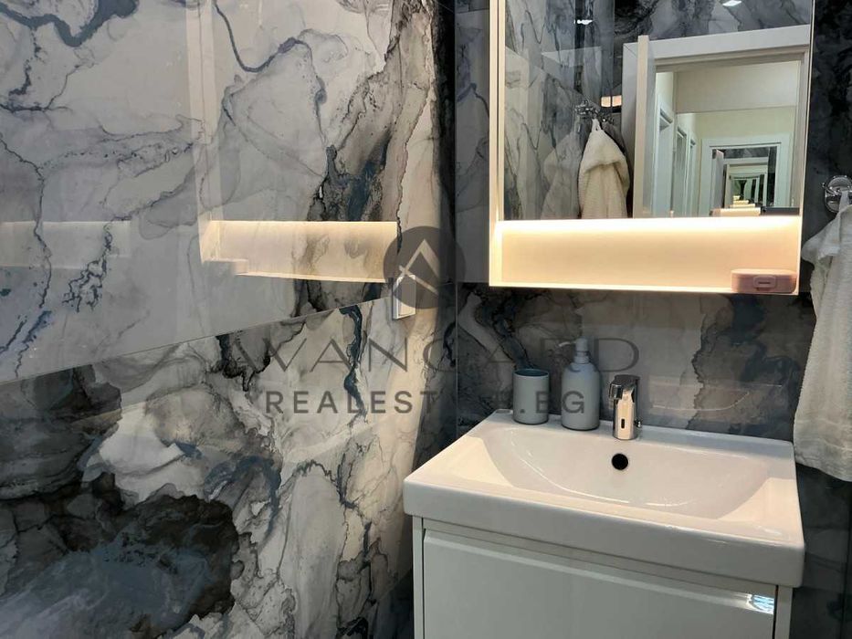 Продава се Двустаен апартамент в Пловдив, Център - 66 кв.м за 2968 €/кв.м - Снимка #12
