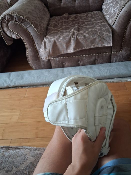 Продам шлем для карате