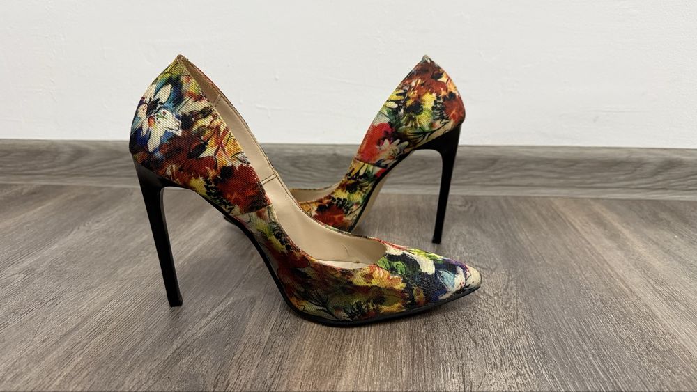 Pantofi stiletto