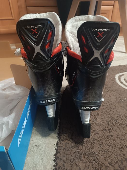 Продам коньки bauer