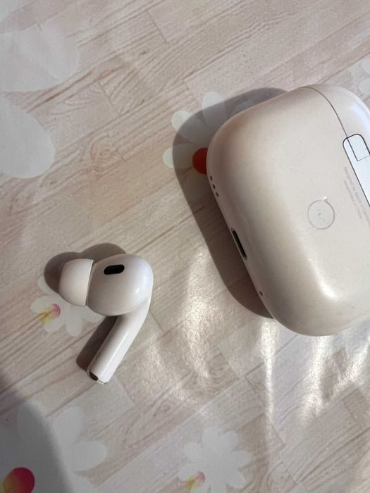 кейс и резервна слушалка (дясна) за airpods pro gen 2