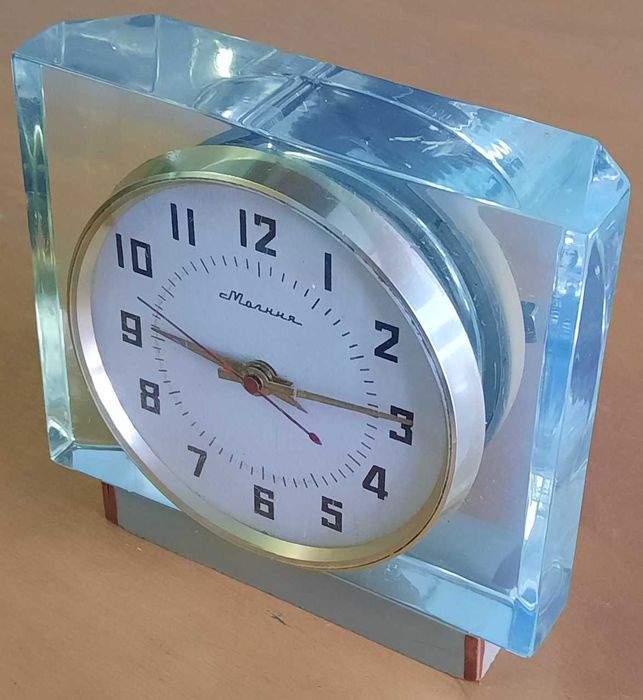 Часы настольные «Молния»