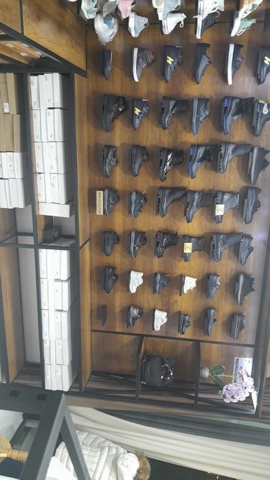 Продаётся обувная ветрина