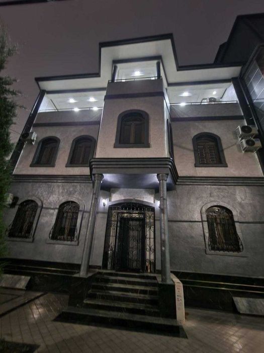 Дом метро Космонавтов