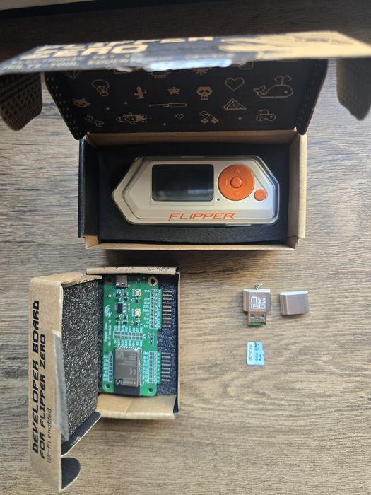 Комплект Flipper Zero + видеоуроци на български език