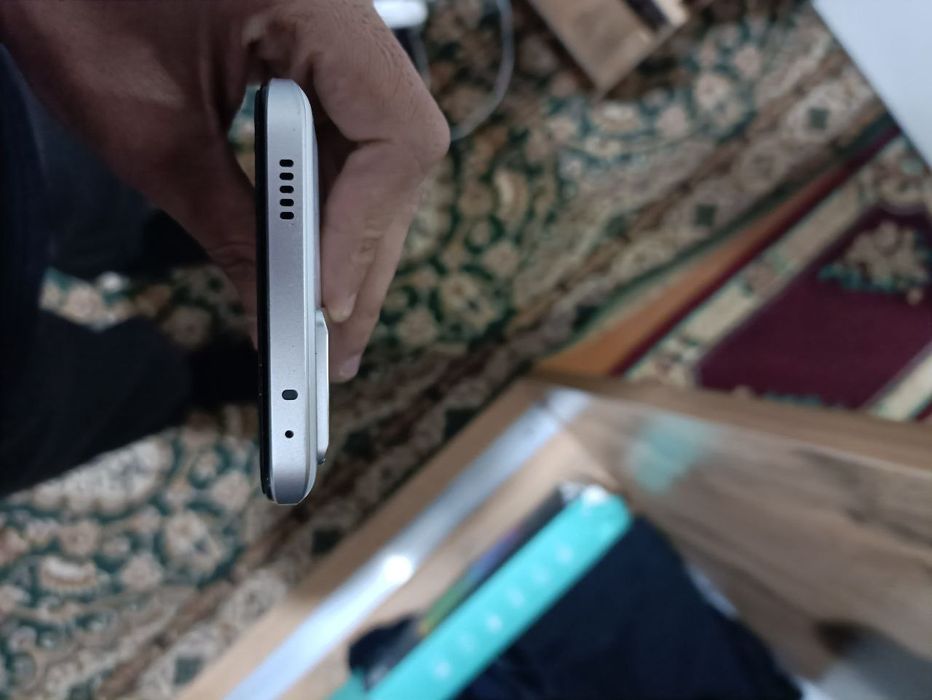 Poco F5 Pro sotiladi