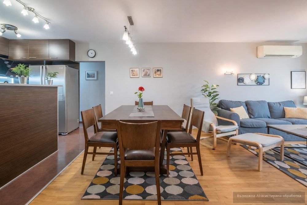 Четиристаен апартамент в центъра на София.