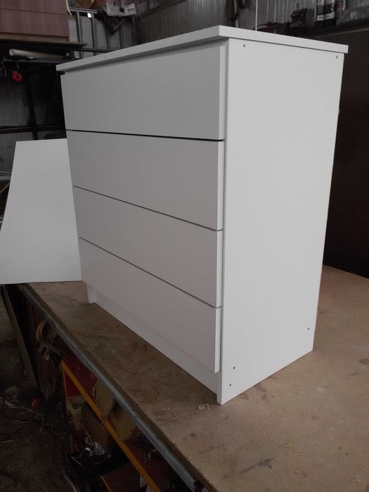 Скрин с 4 чекмеджета бял -сглобени