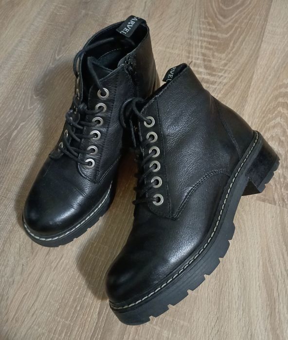 Ghete damă Carvela